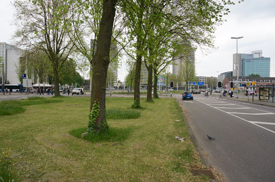 821407 Gezicht op het Westplein te Utrecht, uit het noordwesten.